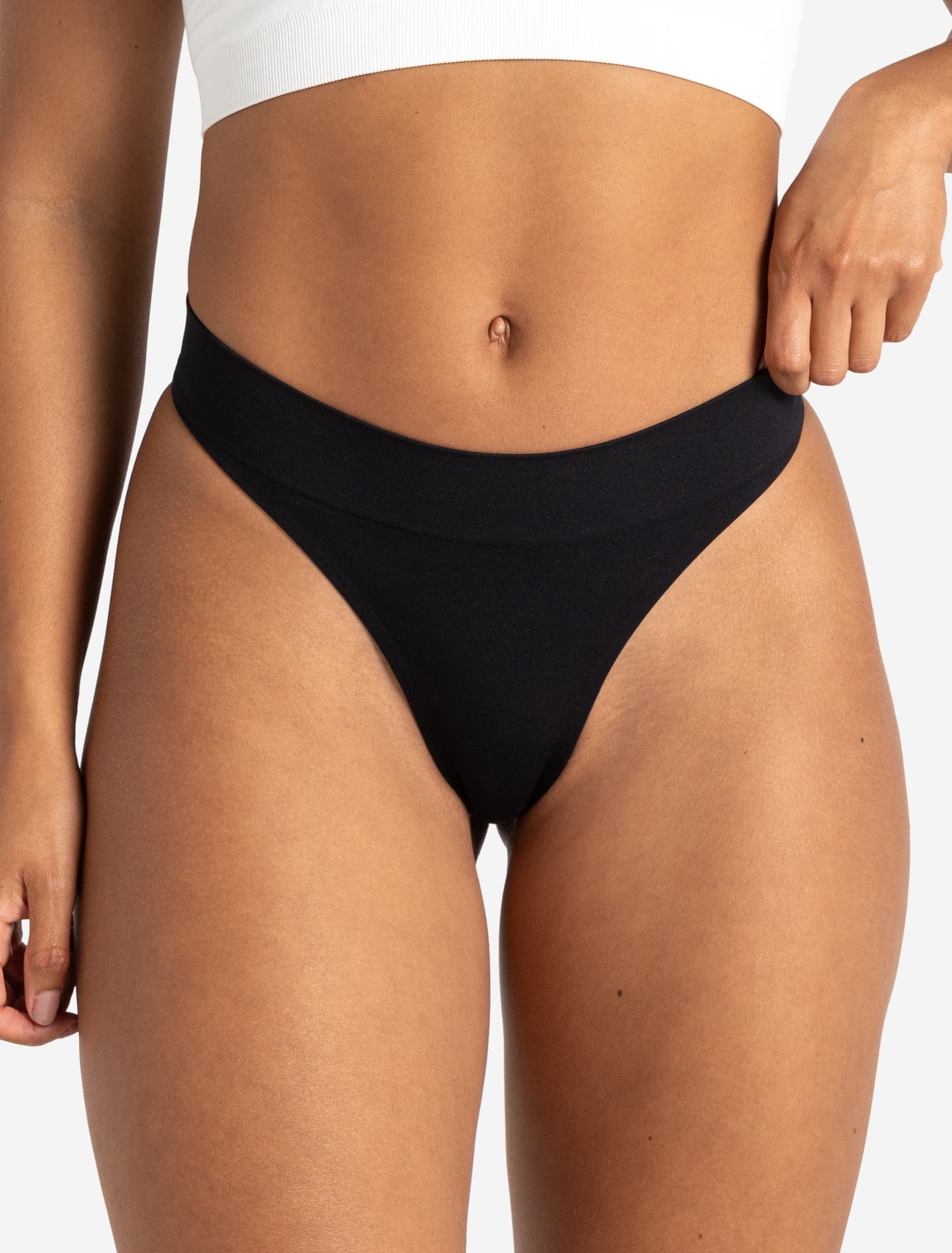 Seamless Thong - Black - Image 4