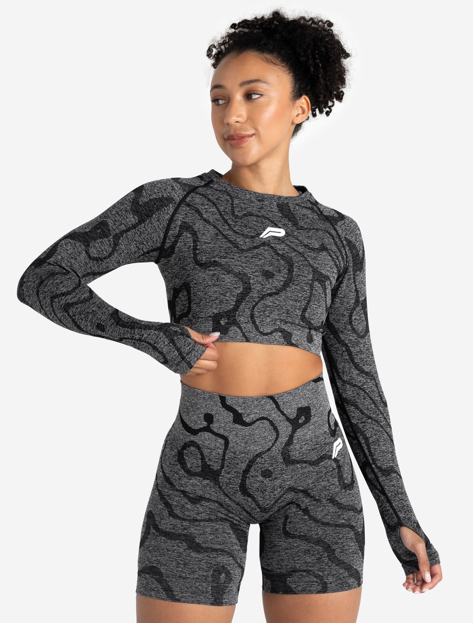 Sustainable Seamless Long Sleeve Crop Top - Black - Image 4