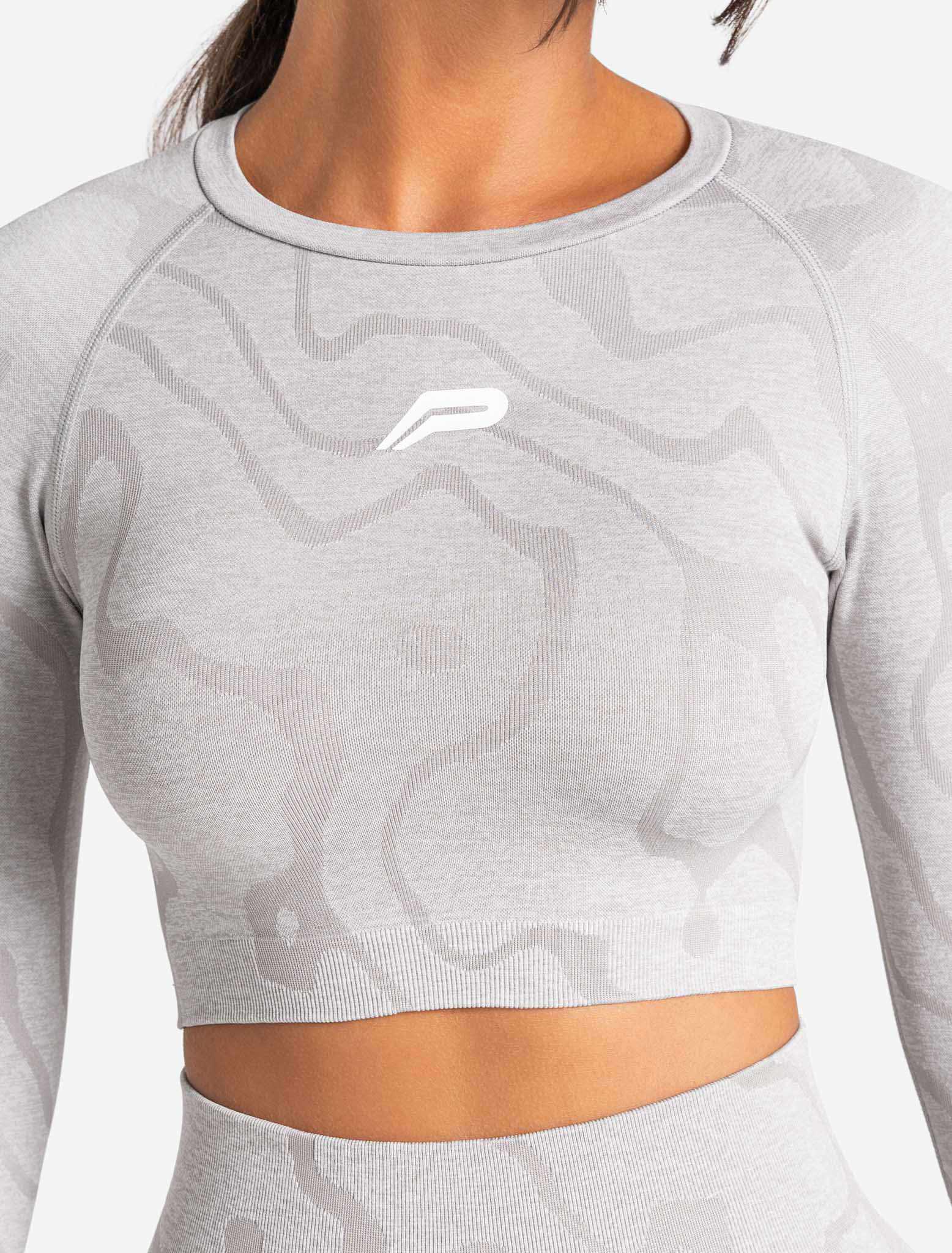 Sustainable Seamless Long Sleeve Crop Top - Cloud Grey - Image 3