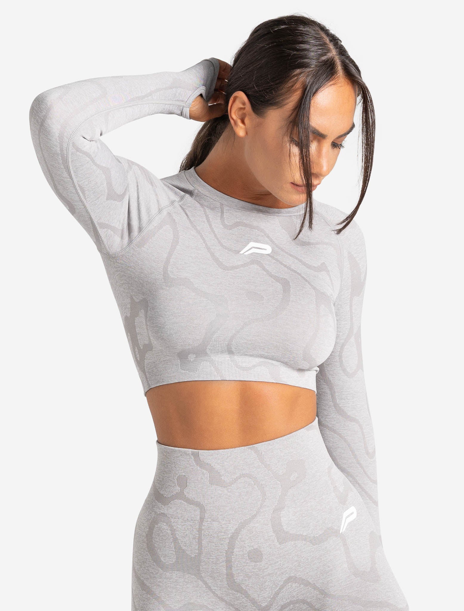 Sustainable Seamless Long Sleeve Crop Top - Cloud Grey - Image 6