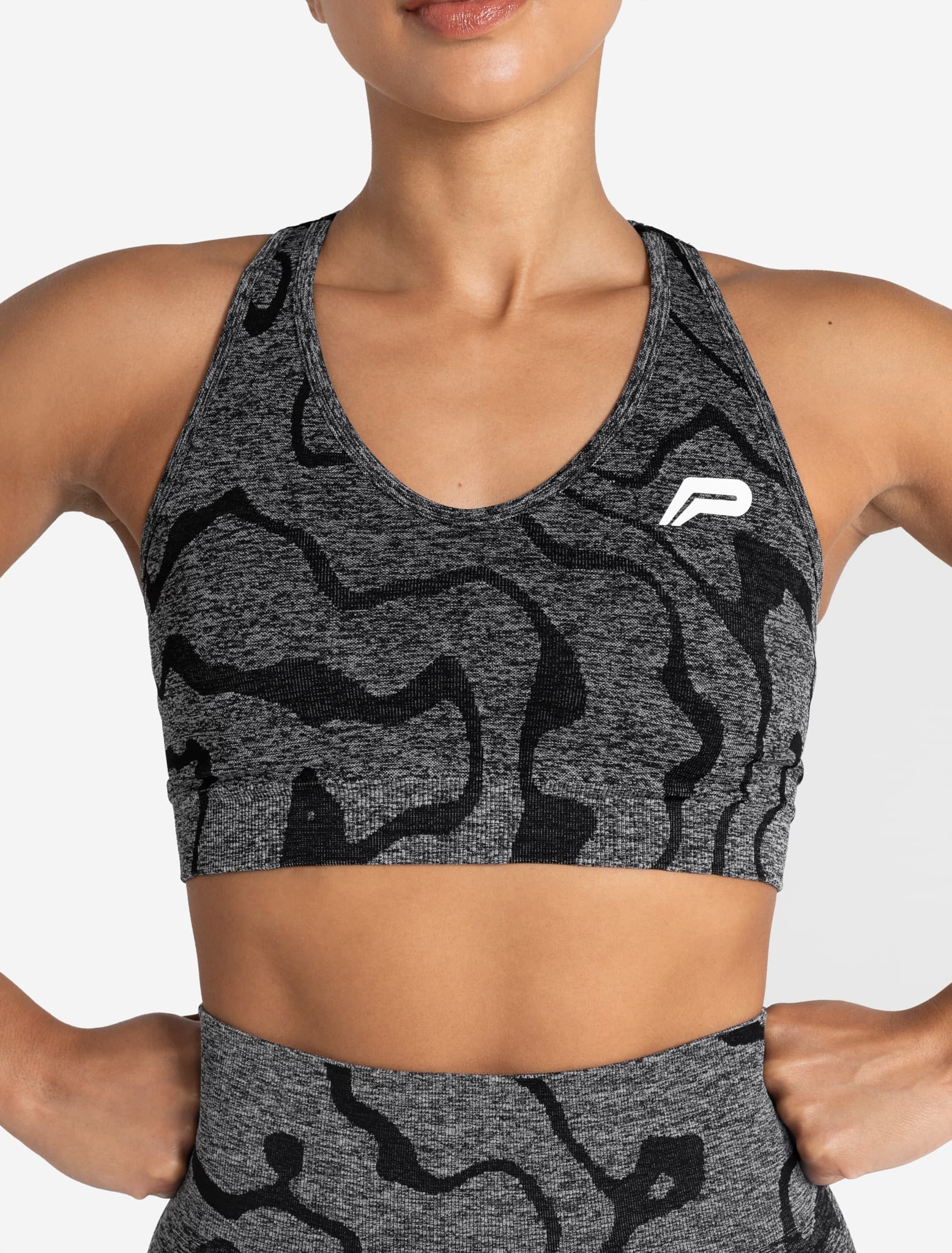 Sustainable Seamless Sports Bra - Black - Image 4