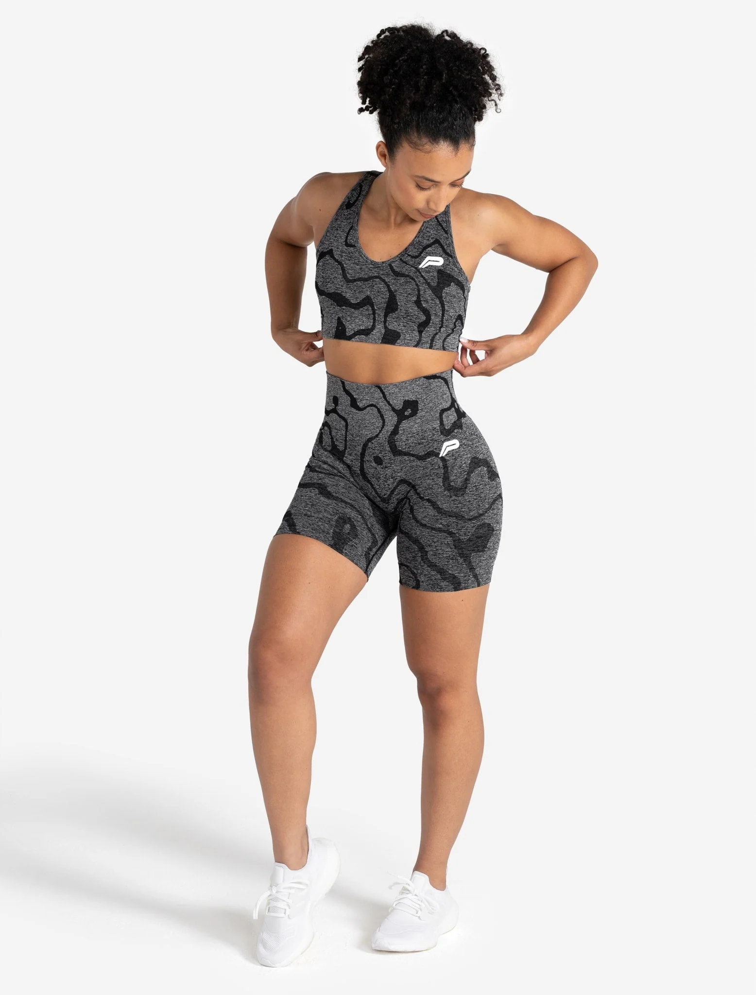 Sustainable Seamless Sports Bra - Black - Image 5