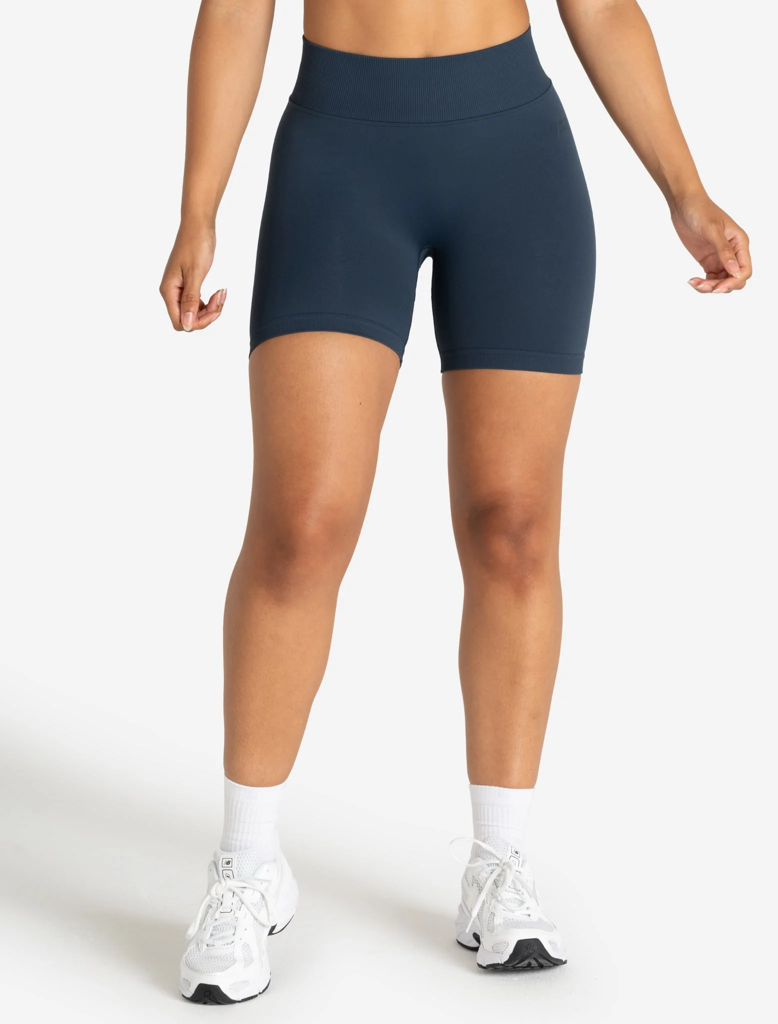 Training Seamless Scrunch Shorts - Dark Blue - Image 2